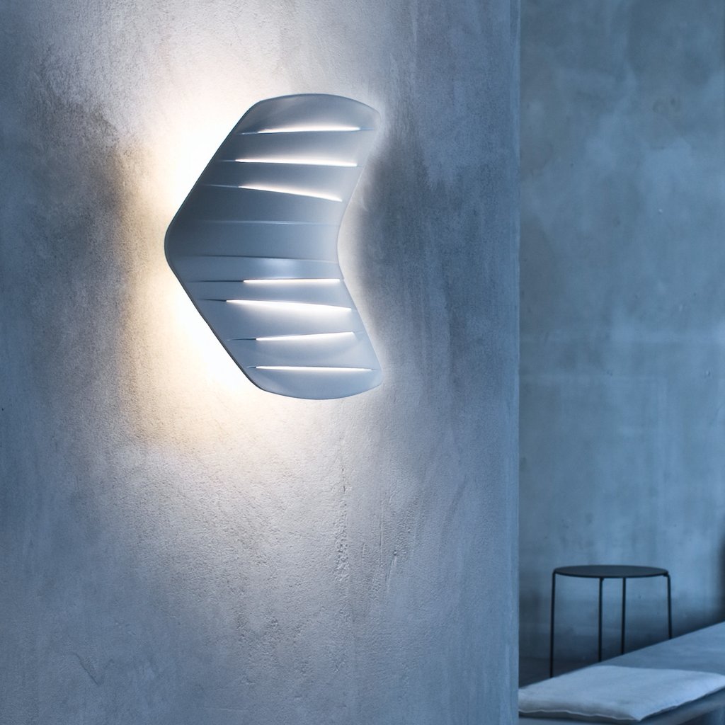 Flip wall lamp